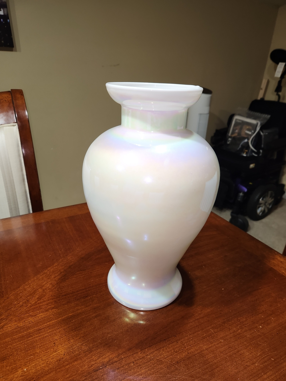 Vintage 14" Pearlescent Opalescent White Iridescent Hand Blown Art Flower Holder - Picture 4 of 6